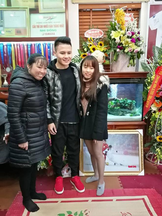 Tiết lộ bất ngờ về món quà Quang Hải tặng bố mẹ khi về thăm nhà-3