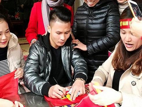 Báo châu Á đề cử Quang Hải ở hạng mục Cầu thủ trẻ hay nhất Đông Nam Á-3