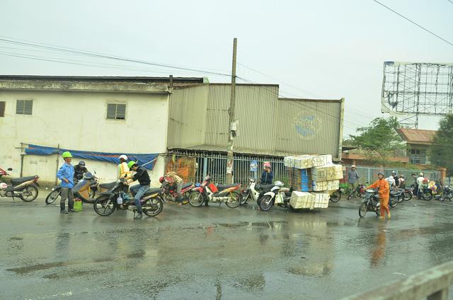 Nhiều tuyến đường ở Sài Gòn ngập nặng, giao thông hỗn loạn-9