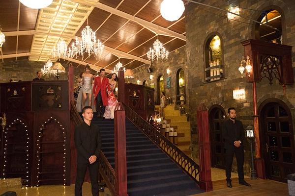 Trần Bảo Sơn và Mike Tyson khoe vẻ nam tính, vạm vỡ bên dàn mỹ nhân-4