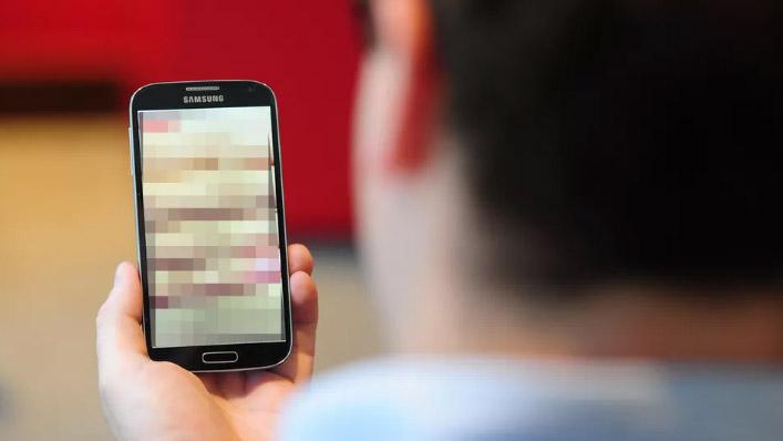 Lí do người dùng không nên xem phim nóng trên máy Android-1