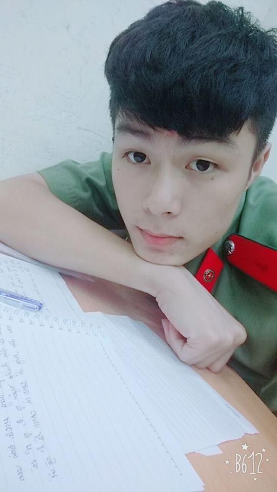 Dân mạng truy lùng danh tính chàng cảnh sát điển trai trong lễ đón U23 tại Nghệ An-3