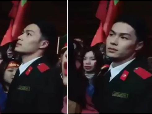 Dân mạng truy lùng danh tính chàng cảnh sát điển trai trong lễ đón U23 tại Nghệ An