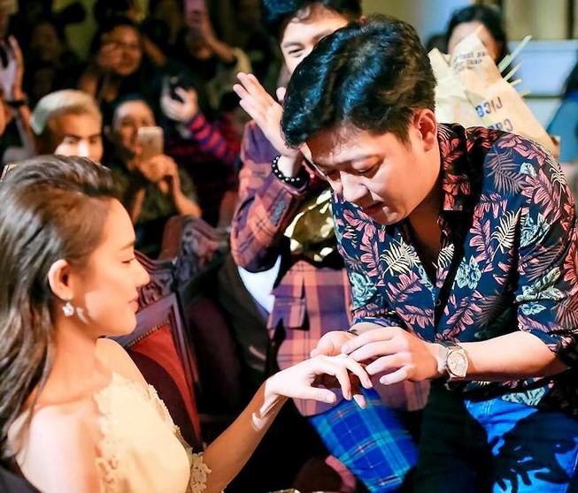 Lặng lẽ tháo nhẫn sau màn cầu hôn gây bão, Nhã Phương và Trường Giang lại nóng nhất showbiz tuần qua-1