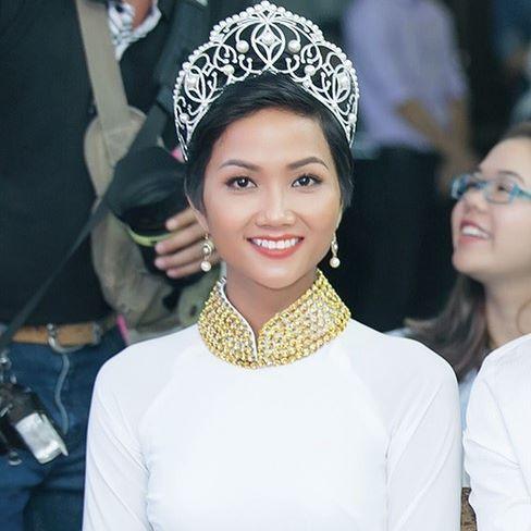 Chẳng ai nhận ra Hoa hậu HHen Niê khi cô nối tóc dài và trang điểm đậm nét-3