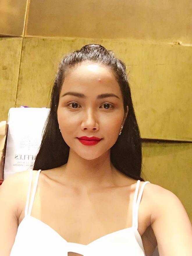 Chẳng ai nhận ra Hoa hậu HHen Niê khi cô nối tóc dài và trang điểm đậm nét-10