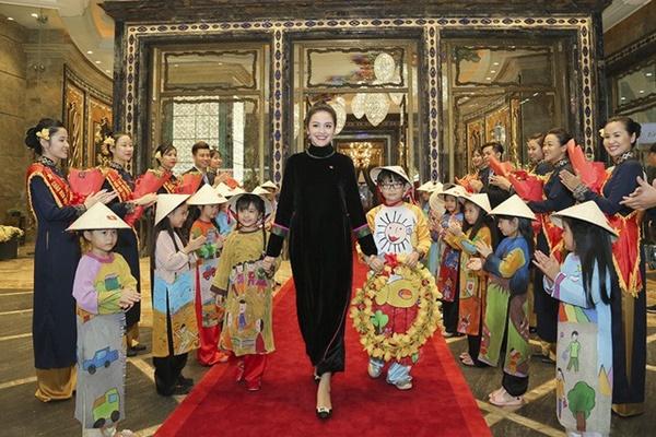 Thầy trò Park Hang Seo rạng rỡ khi hội ngộ dàn sao Việt tại TP HCM-3