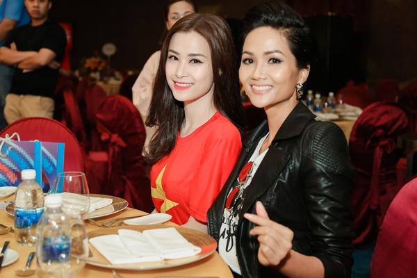 Thầy trò Park Hang Seo rạng rỡ khi hội ngộ dàn sao Việt tại TP HCM-13