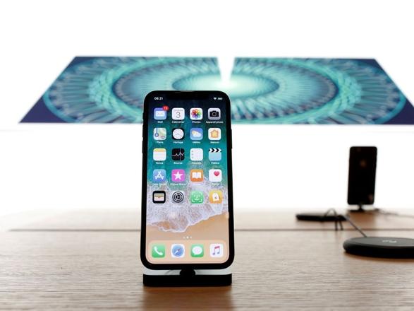 iPhone X nạm bản đồ Việt Nam giá 63 triệu đồng-2
