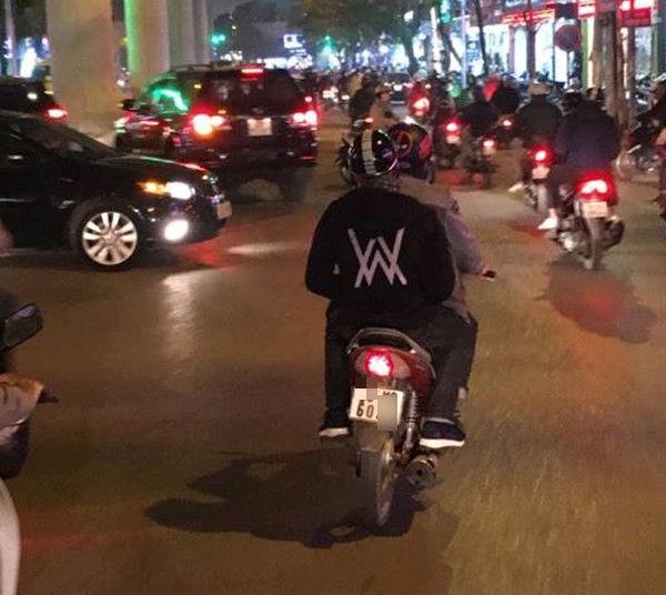 Hà Nội: Xôn xao sự xuất hiện của kẻ biến thái chuyên rình rập những cô gái trẻ để sàm sỡ-5