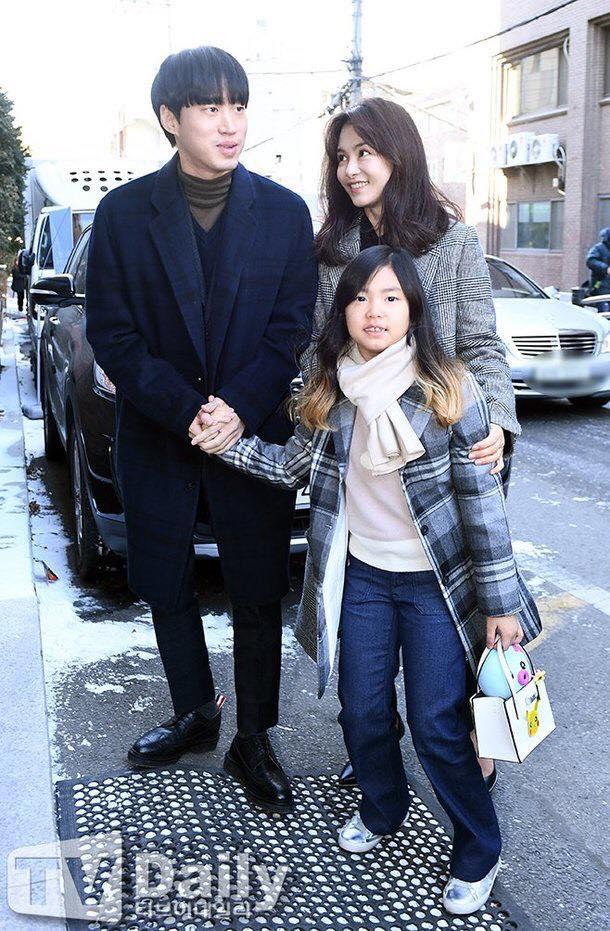 Cha mẹ các thành viên Big Bang có mặt tại nhà thờ-3