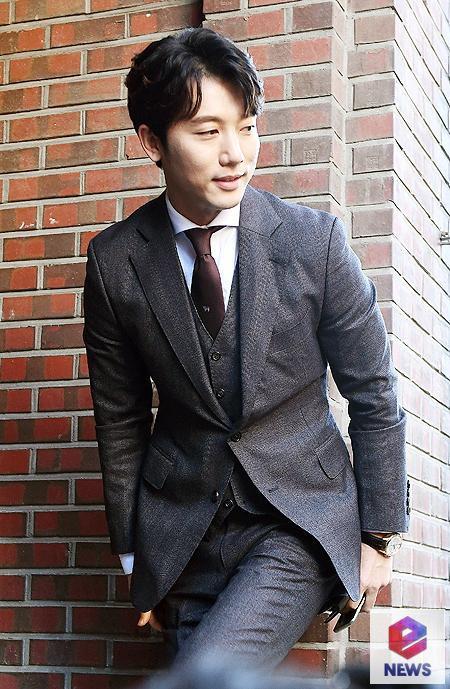 Chủ hôn Ki Tae Young rạng rỡ bên bà xã-1