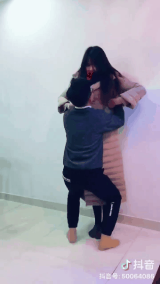 Trào lưu nâng bạn gái lên tường mới là lãng mạn nhất-2