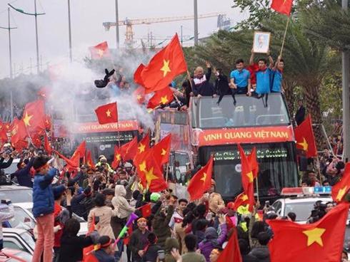 Cháy vé miễn phí giao lưu U23, CĐV Sài Gòn bị chào vé chợ đen-7
