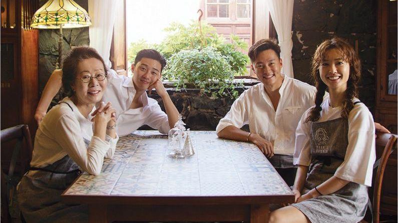 Sao Hàn 3/2: Tiên nữ cử tạ Lee Sung Kyung xinh bất chấp gu thời trang siêu sến-6