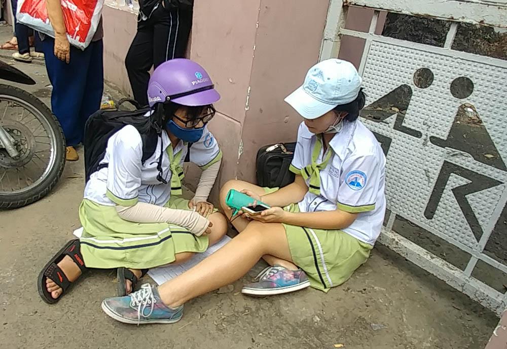 Cháy vé miễn phí giao lưu U23, CĐV Sài Gòn bị chào vé chợ đen-5