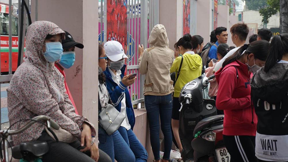 Cháy vé miễn phí giao lưu U23, CĐV Sài Gòn bị chào vé chợ đen-6