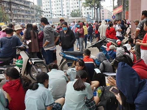 Cháy vé miễn phí giao lưu U23, CĐV Sài Gòn bị chào vé 'chợ đen'