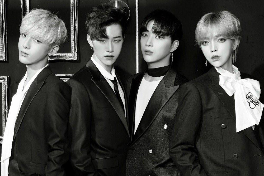 Nhóm nhạc nam Kpop gây sốc với ngoại hình giống hệt con gái-1