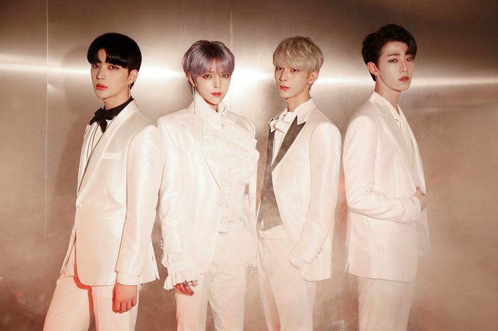 Nhóm nhạc nam Kpop gây sốc với ngoại hình giống hệt con gái-2