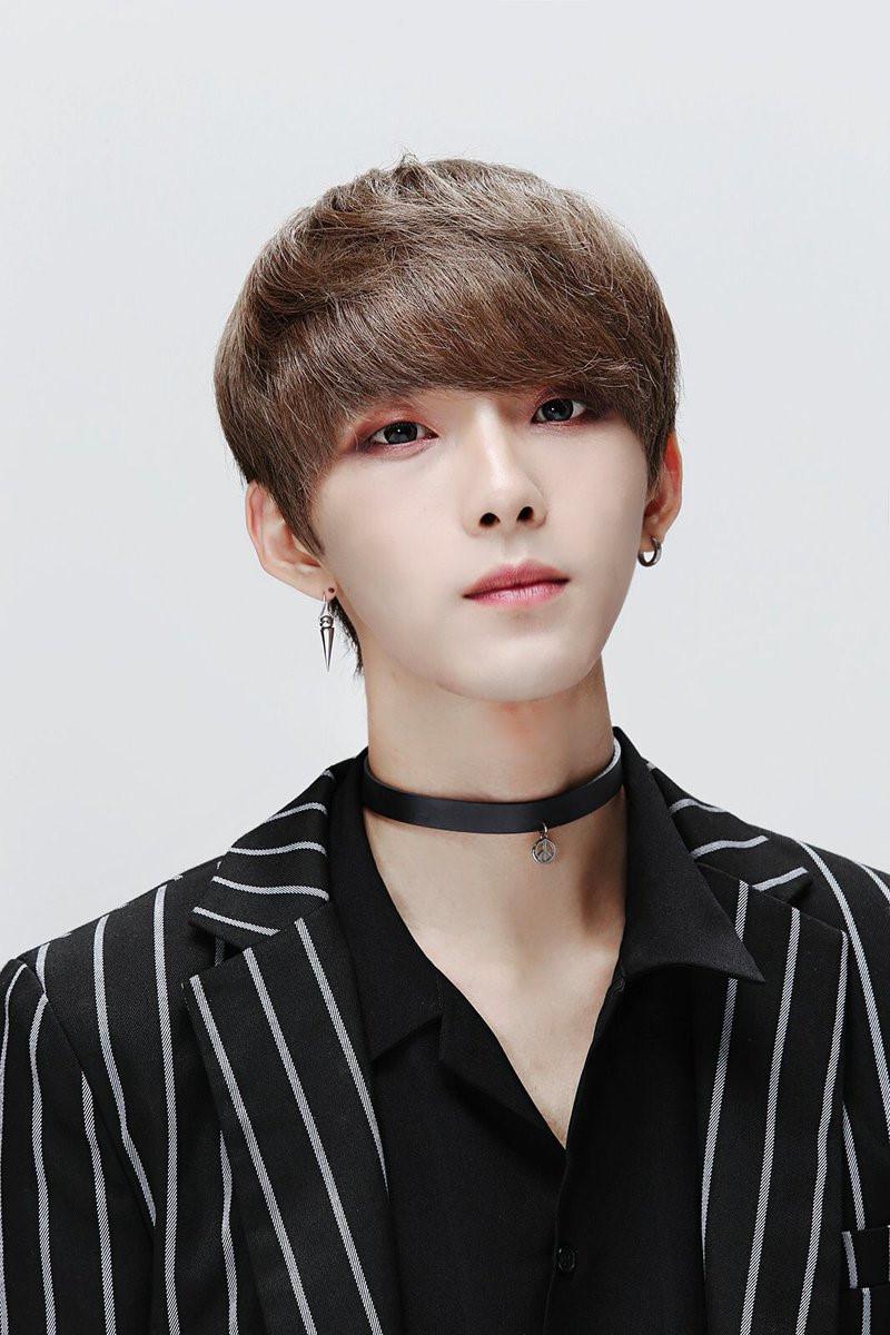 Nhóm nhạc nam Kpop gây sốc với ngoại hình giống hệt con gái-8