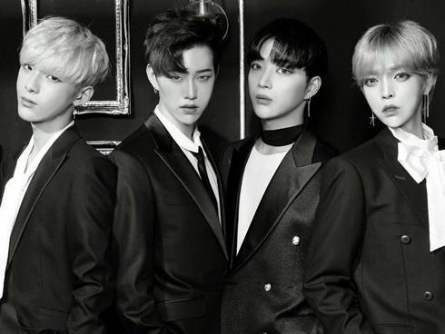 Nhóm nhạc nam Kpop gây sốc với ngoại hình giống hệt con gái