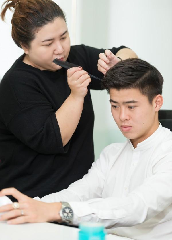 Cặp người hùng U23 Việt Nam Duy Mạnh - Trọng Đại trang điểm điệu đà trong hậu trường-5