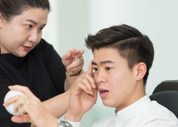 Cặp người hùng U23 Việt Nam Duy Mạnh - Trọng Đại trang điểm điệu đà trong hậu trường-6