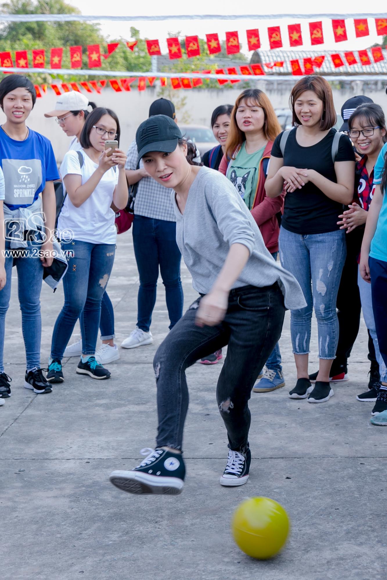 Mỹ Tâm trổ tài đá banh bất bại trước ngày gặp U23 Việt Nam-9