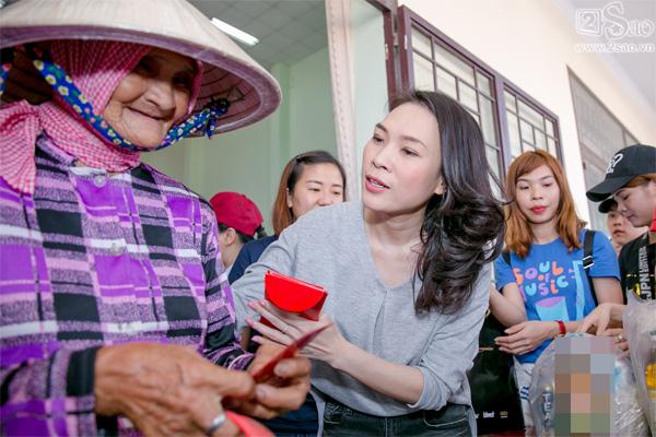 Mỹ Tâm trổ tài đá banh bất bại trước ngày gặp U23 Việt Nam-5