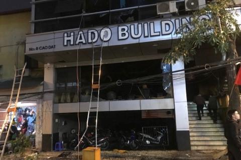 Hà Nội: Tòa nhà 10 tầng bốc cháy, nhiều người liều mình nhảy lầu thoát thân-2