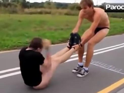 Cái kết không tưởng của những kẻ nghịch dại nhưng lại thích thể hiện-6