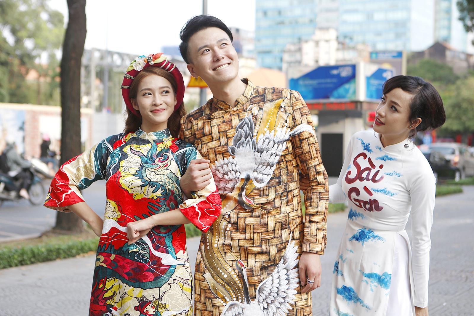 Mải mê cổ vũ tuyển thủ U23 Việt Nam, Khả Ngân kêu trời vì bị bong gân chân-3