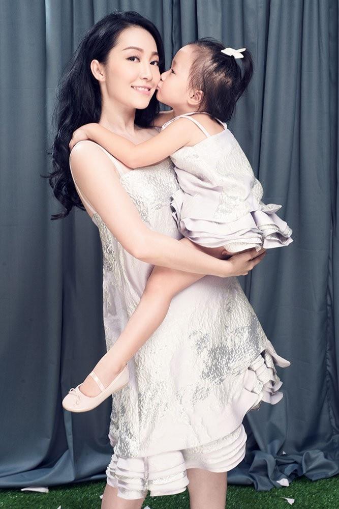 Vén bức màn gia đình danh gia vọng tộc showbiz Việt-5