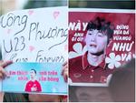 Người hâm mộ phủ kín banner siêu dễ thương chào đón U23 Việt Nam tại TP HCM