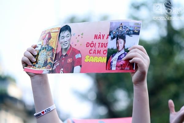 Người hâm mộ phủ kín banner siêu dễ thương chào đón U23 Việt Nam tại TP HCM-6