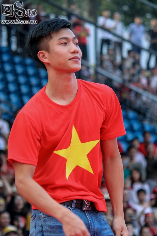 SIÊU ĐÁNG YÊU: Công Phượng bóc mẽ Duy Pinky đi giao lưu vẫn mang theo son môi-12