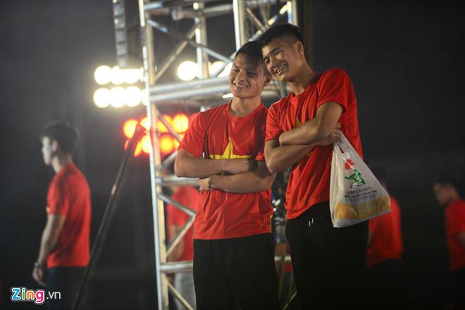 Cổ động viên ngất trong gala vinh danh U23 Việt Nam tại sân Thống Nhất-7