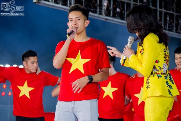 Mỹ Tâm vừa hát vừa thoa son made in Hồng Duy Pinky-1