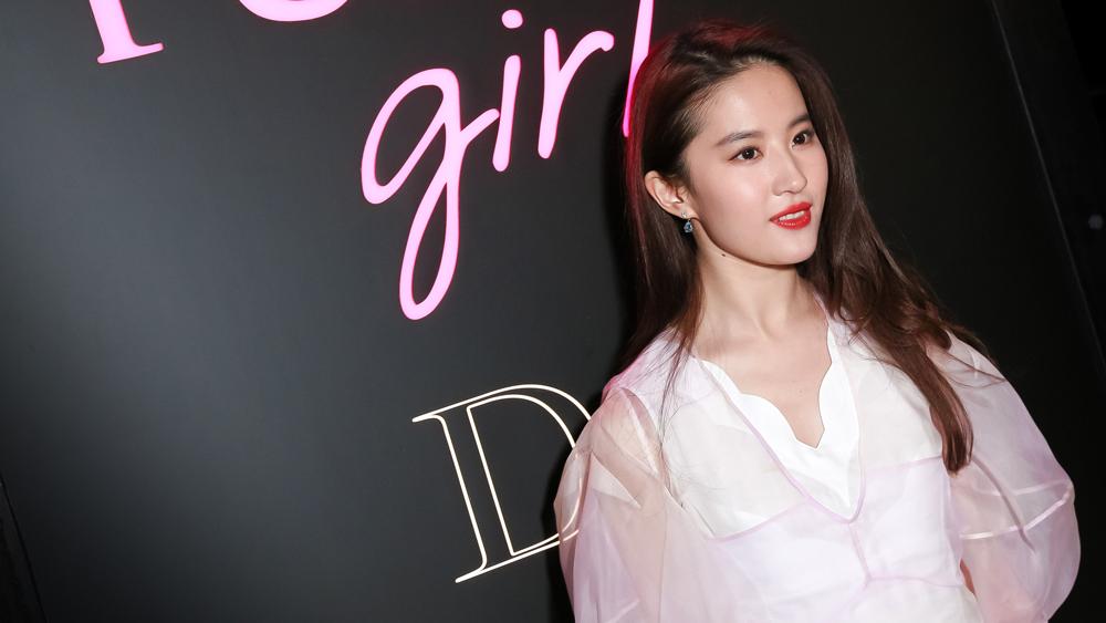 Mỹ nhân Hoa ngữ bị chê bai diễn xuất: Người đáp trả sâu cay, kẻ suy sụp tinh thần-3