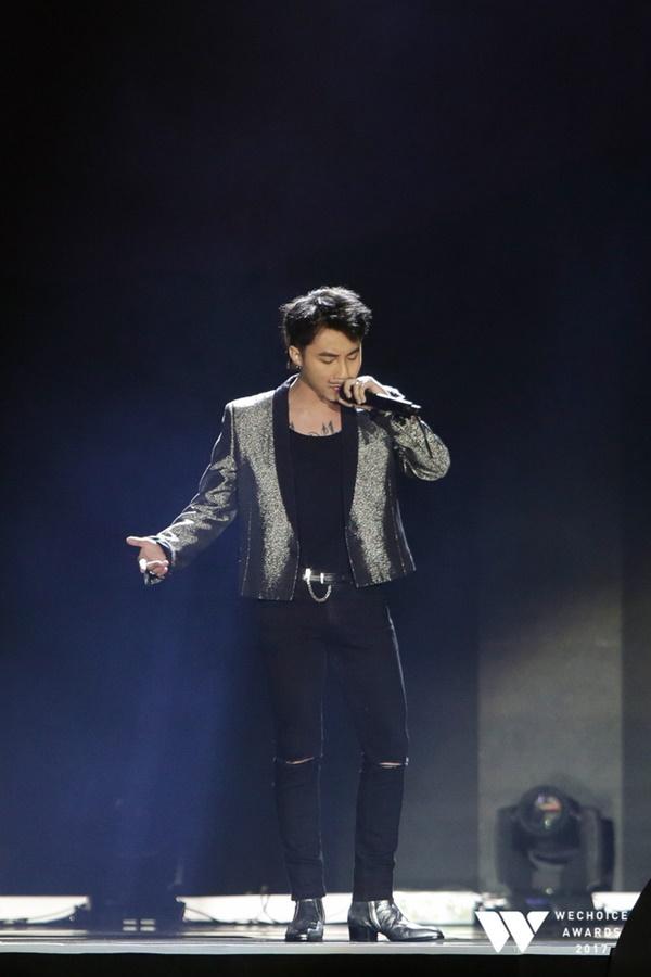 Bé Bôm đàn cho Sơn Tùng MTP hát Remember me khiến khán giả rơi lệ-3