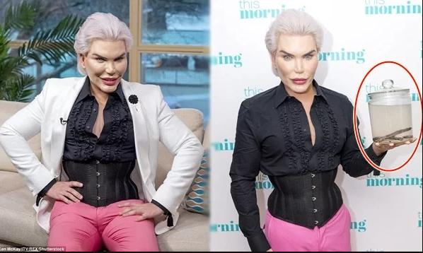 Búp bê Ken gây shock khi khoe 4 chiếc xương sườn vừa cắt bỏ để có vòng eo 51 cm-2