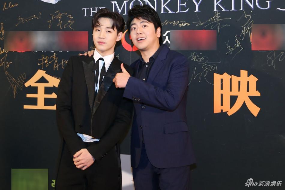 Mặc váy hở lưng táo bạo, Triệu Lệ Dĩnh lộ vết sẹo 10 năm chưa lành-7