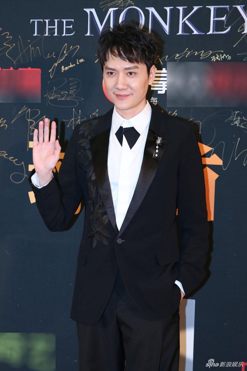 Mặc váy hở lưng táo bạo, Triệu Lệ Dĩnh lộ vết sẹo 10 năm chưa lành-8