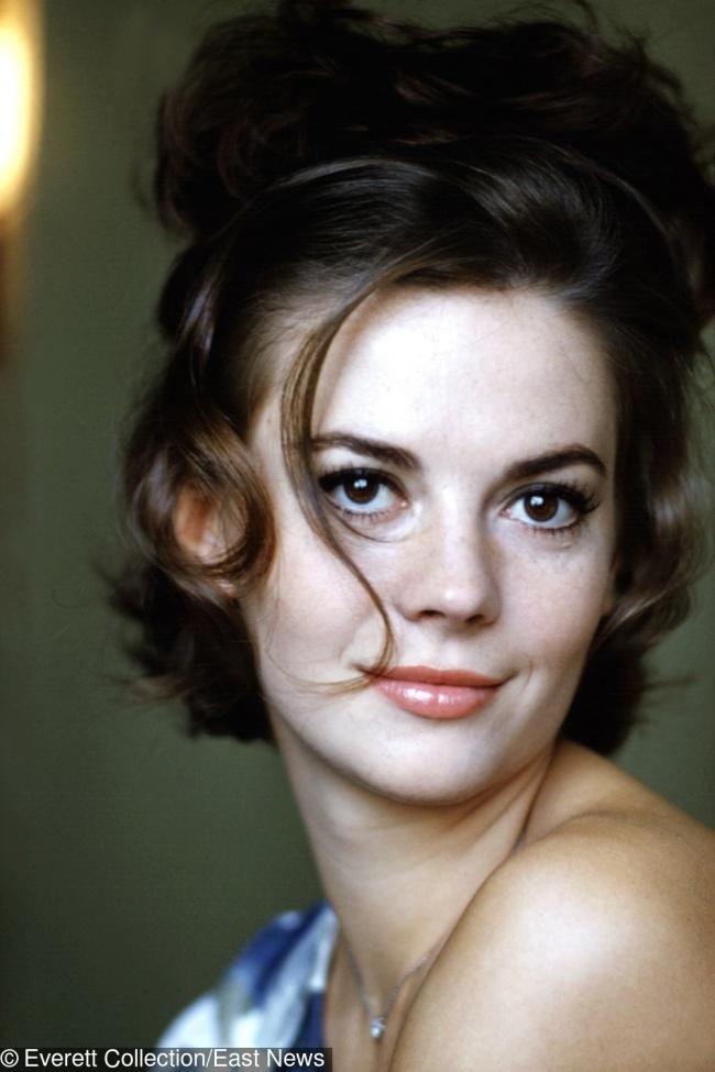 Mang hai dòng máu Nga - Ukraina, nữ diễn viên người Mỹ Natalie Wood nổi tiếng từ khi còn rất trẻ nhờ khả năng diễn xuất và vẻ đẹp hút hồn. Tuy nhiên, người đẹp qua đời ở tuổi 43 mà chỉ gặt hái được một số đề cử ở hạng mục diễn viên xuất sắc nhất của giải Oscars.