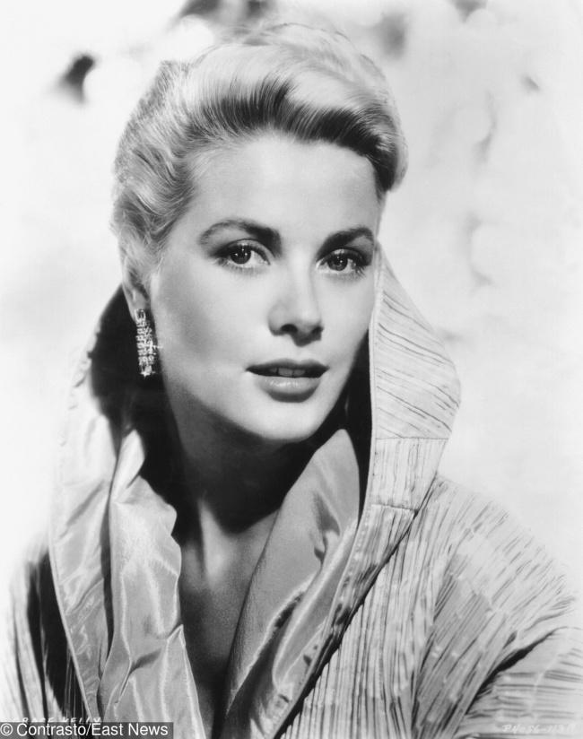 Là biểu tượng nhan sắc của mọi thời đại, công nương Monaco, Grace Kelly từng là diễn viên Mỹ nổi tiếng. Grace may mắn được sinh ra trong một gia đình thượng lưu, thừa hưởng tài năng diễn xuất từ người thân và ghi dấu ấn trong lòng đạo diễn cũng như khán giả bởi cả ngoại hình xinh đẹp lẫn tài năng. Tuy nhiên, sau khi từ bỏ ánh hào quang của sự nghiệp và kết hôn với hoàng tử Monaco, cuộc đời Grace bước sang một trang mới: ảm đạm và tù túng. Người đẹp qua đời vì tai nạn giao thông năm 1982.