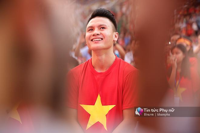 Cận cảnh những khoảnh khắc đẹp long lanh của các cầu thủ U23 Việt Nam trong buổi giao lưu-2