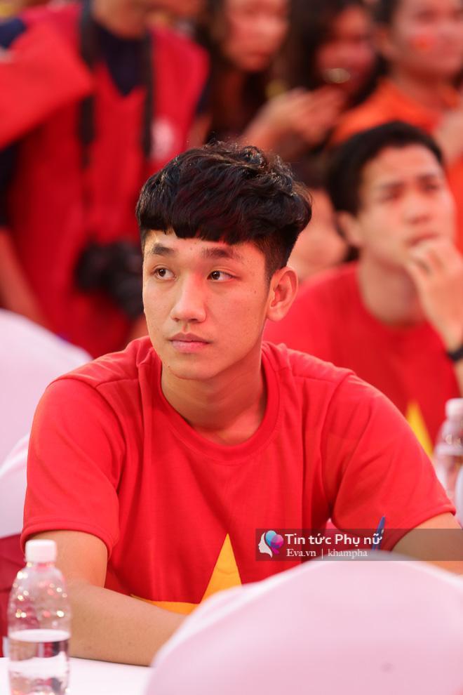 Cận cảnh những khoảnh khắc đẹp long lanh của các cầu thủ U23 Việt Nam trong buổi giao lưu-8