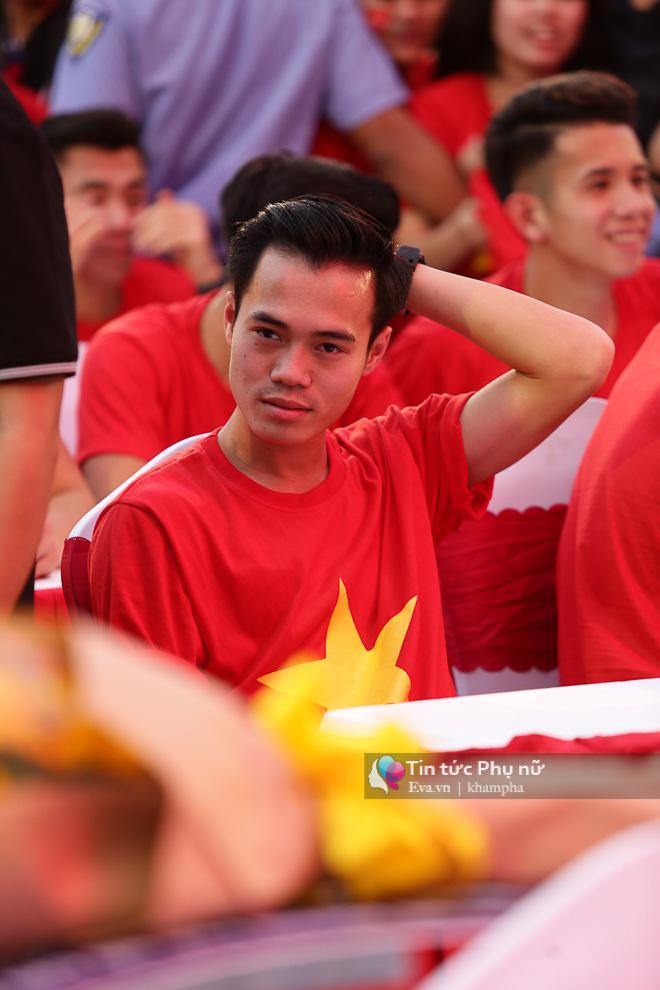 Cận cảnh những khoảnh khắc đẹp long lanh của các cầu thủ U23 Việt Nam trong buổi giao lưu-14