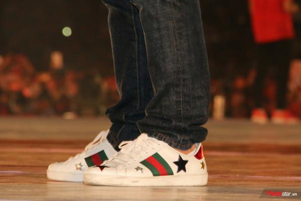 Duy Mạnh diện giày Gucci hơn chục triệu đồng ở Lễ mừng công U23 Việt Nam-2